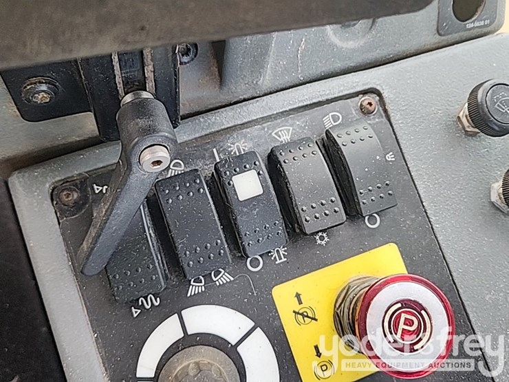 2011-caterpillar-cp74-image-30