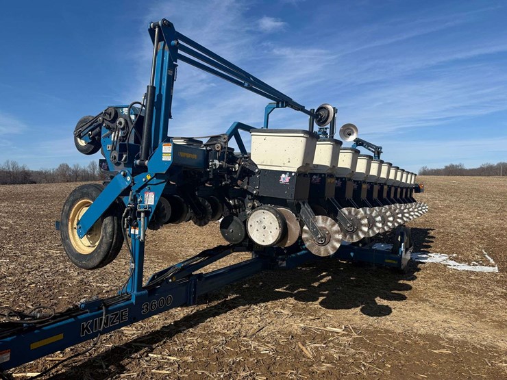 2009-kinze-3600-image-9