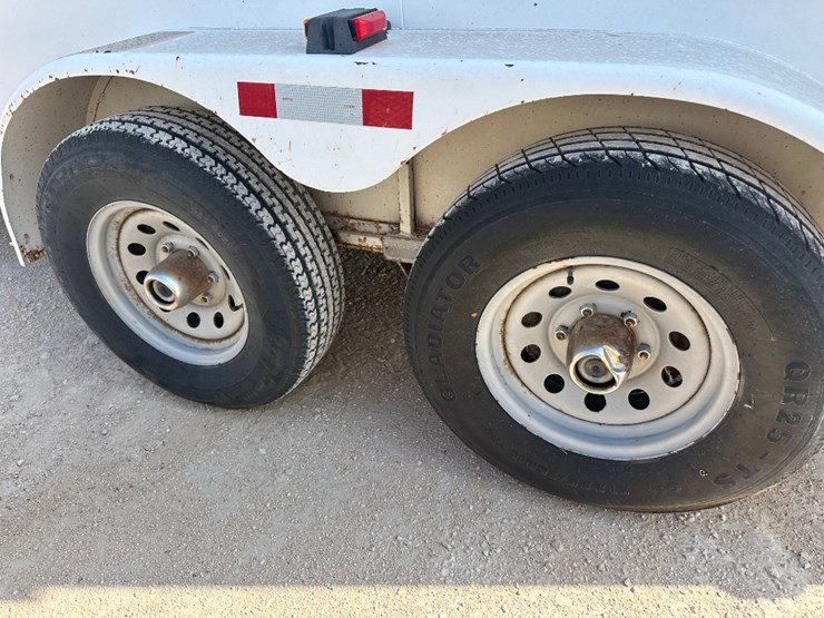 2008-cm-trailer-14'-t/a-enclosed-trailer-image-7