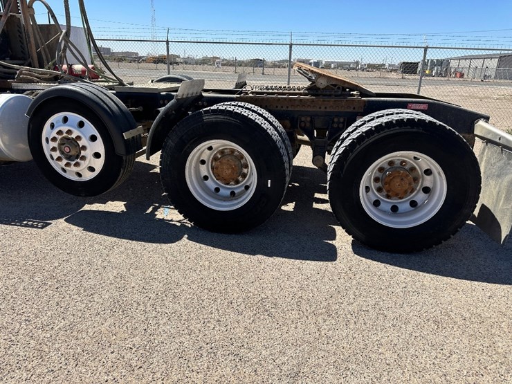 2020-western-star-4900-image-9