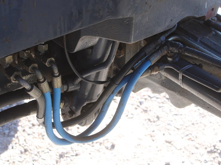 new-holland-tm125-image-86