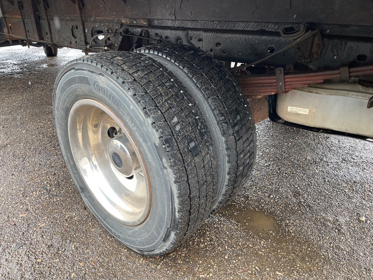 2014-ford-f550-xl-image-30