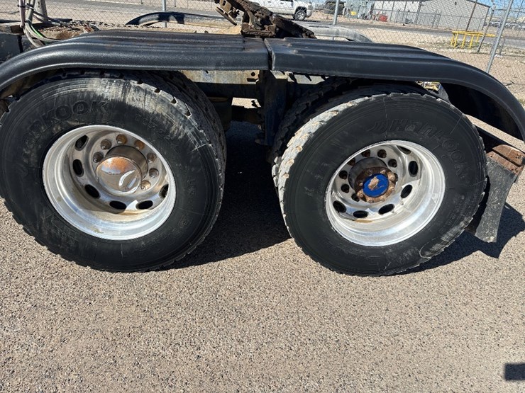 2012-peterbilt-386-image-10