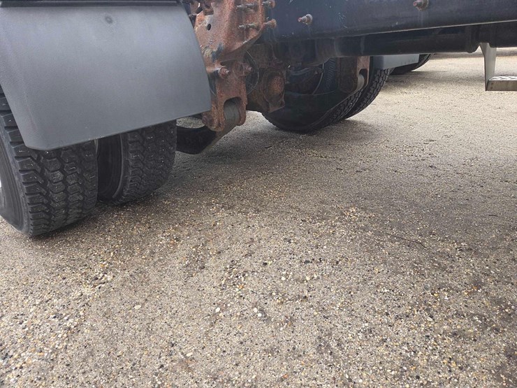 2019-mack-anthem-64t-image-11