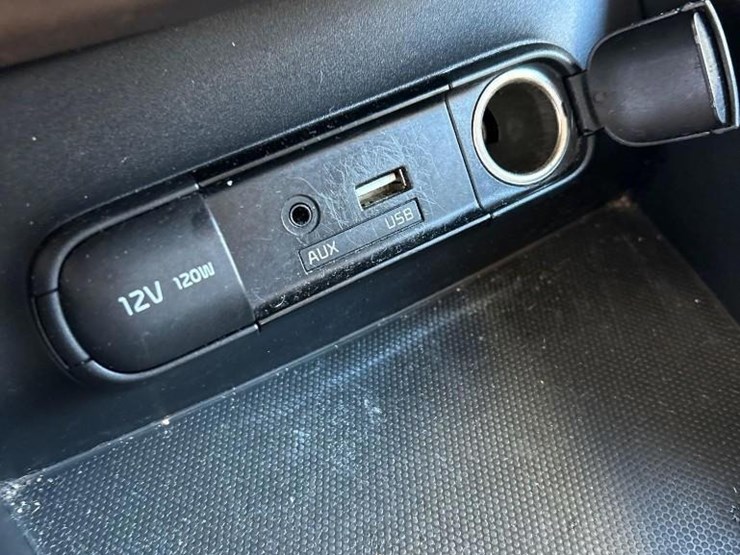 2019-kia-soul-4dr-hatchback-image-31