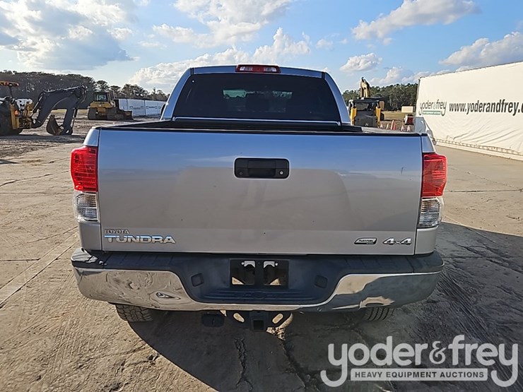 2013-toyota-tundra-image-13