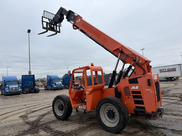 2017-sky-trak-6042-image-7