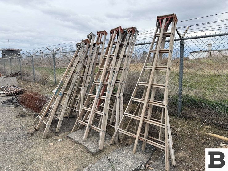 7'-wooden-orchard-ladders-image-2