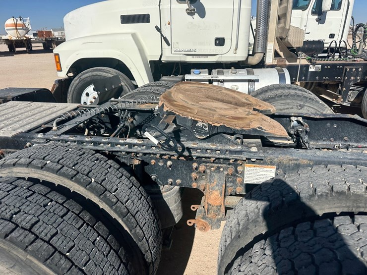 2018-mack-pinnacle-image-7