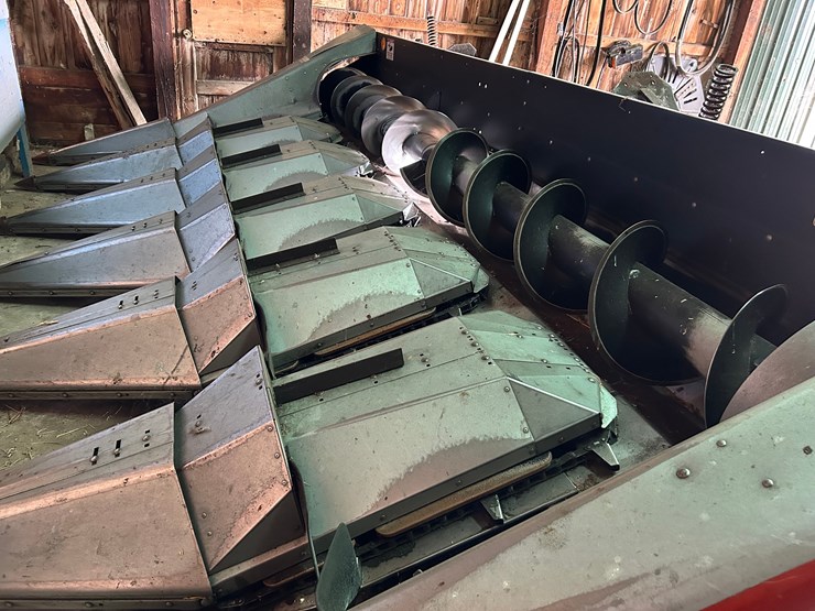 gleaner-6row-corn-head-image-1