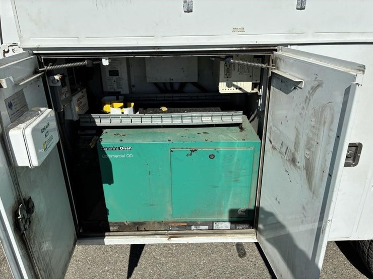 2012-ford-f550-xlt-image-11