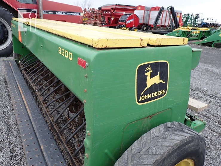 john-deere-8300-image-8