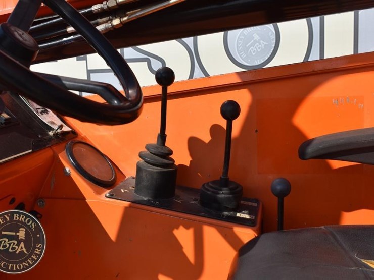 2015-sky-trak-8042-image-45