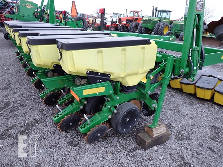 2017-john-deere-1785-image-4