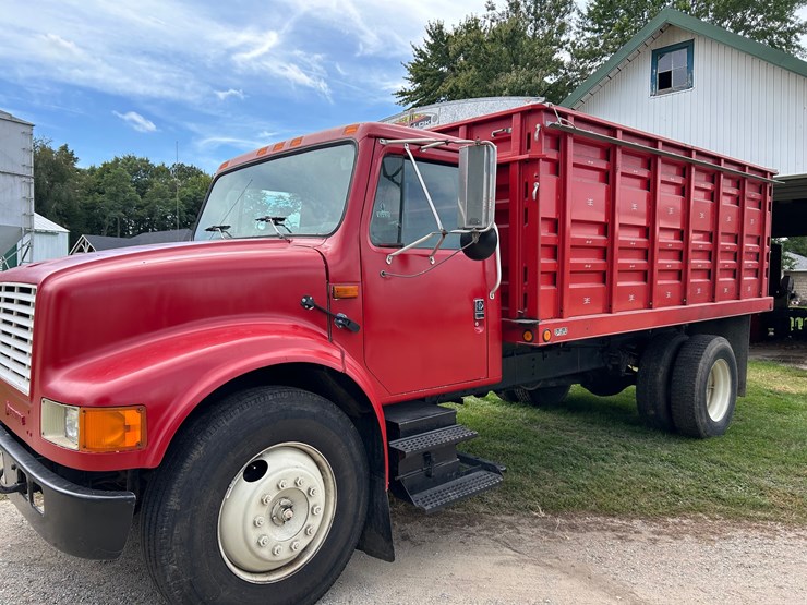 1992-case-ih-4700-image-1