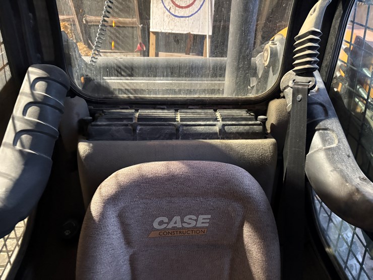 2012-case-sv300-image-30