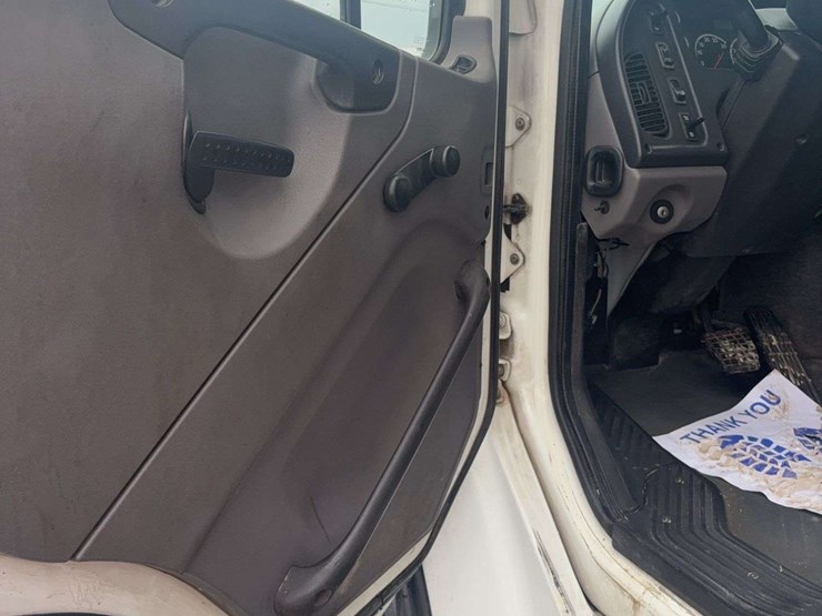 2009-freightliner-business-class-m2-106-image-26