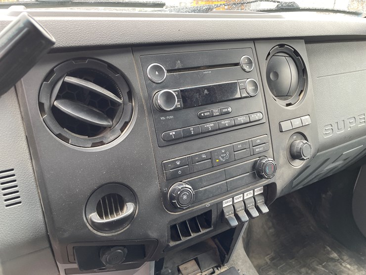 2014-ford-f550-xl-image-51