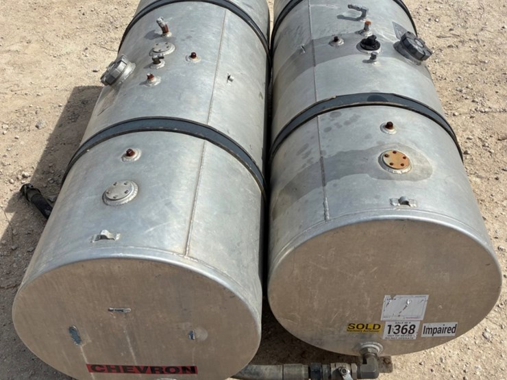 150-gallon-fuel-tanks-with-brackets-image-2
