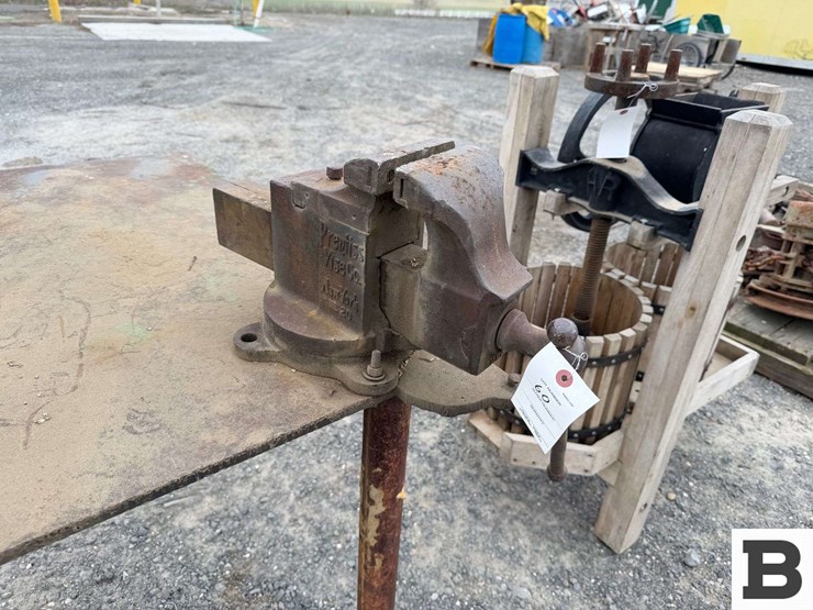 37"x33"-metal-shop-table-image-5