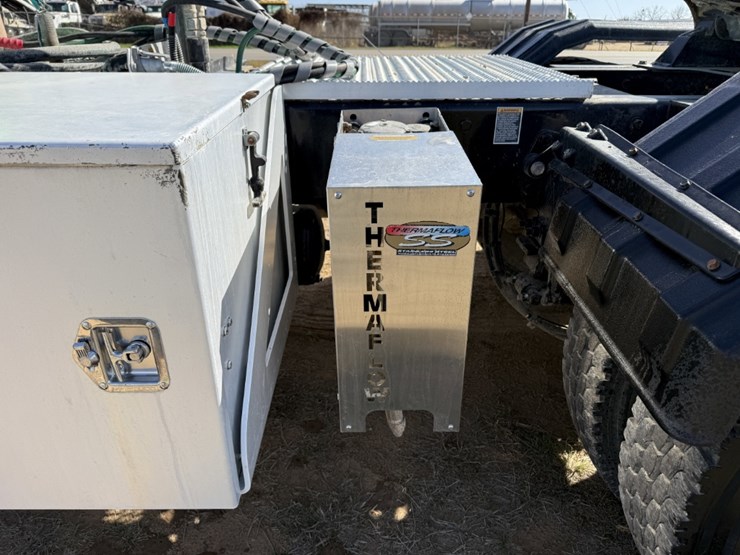 2020-peterbilt-367-image-17