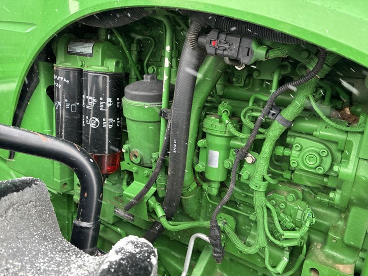 2011-john-deere-8335r-image-55
