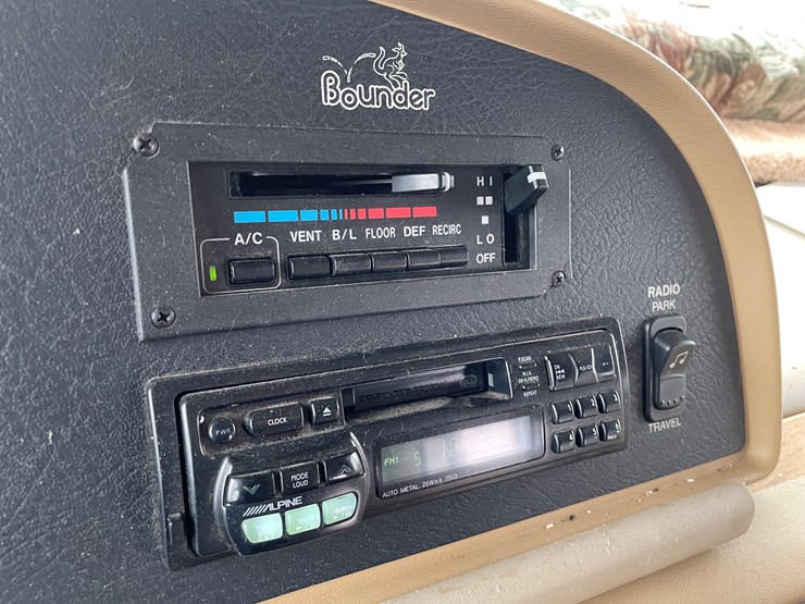 #2026-•-1999-ford-fleetwood-bounder-32h-rv-(has-wi-title)-image-36