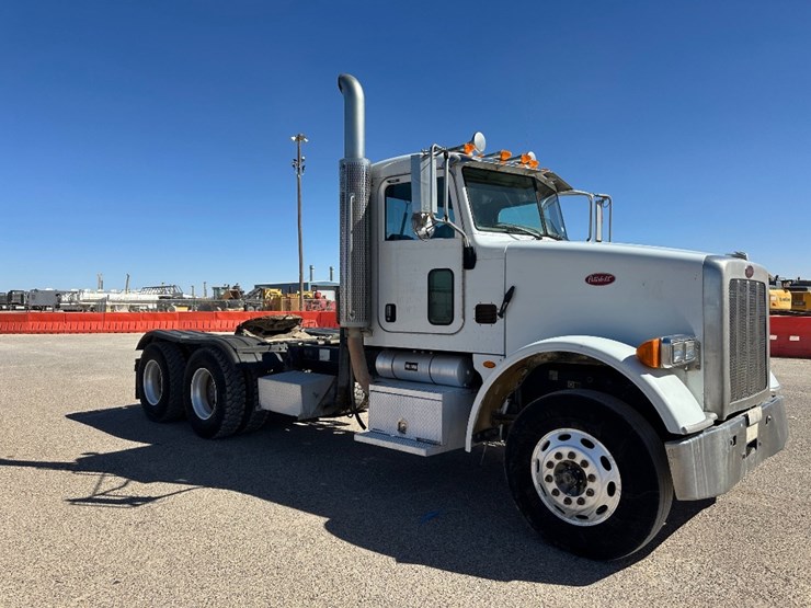 2008-peterbilt-365-image-3