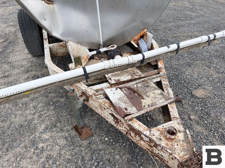 chemigation-trailer-w/-custom-applicator-image-9