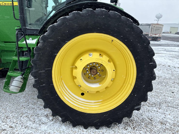 2011-john-deere-8335r-image-52
