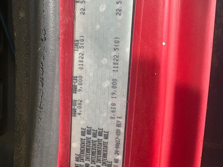 2000-freightliner-fl70-image-18