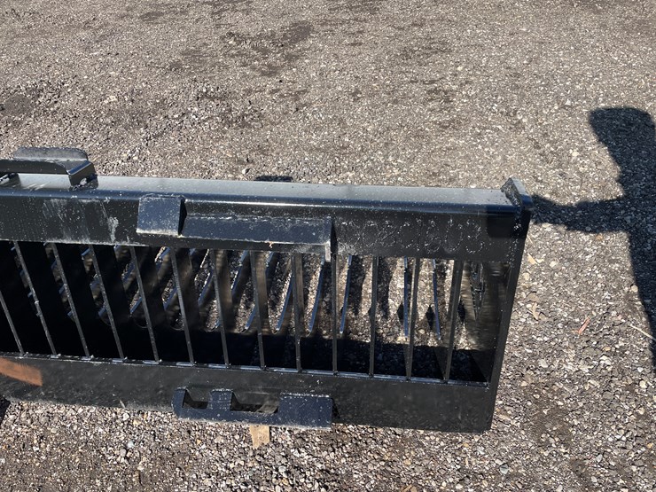 #3032-•-72"-skid-steer-fine-skeleton-bucket-image-6