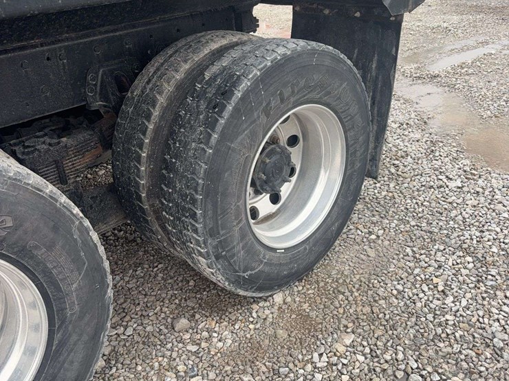 2009-freightliner-business-class-m2-106-image-9