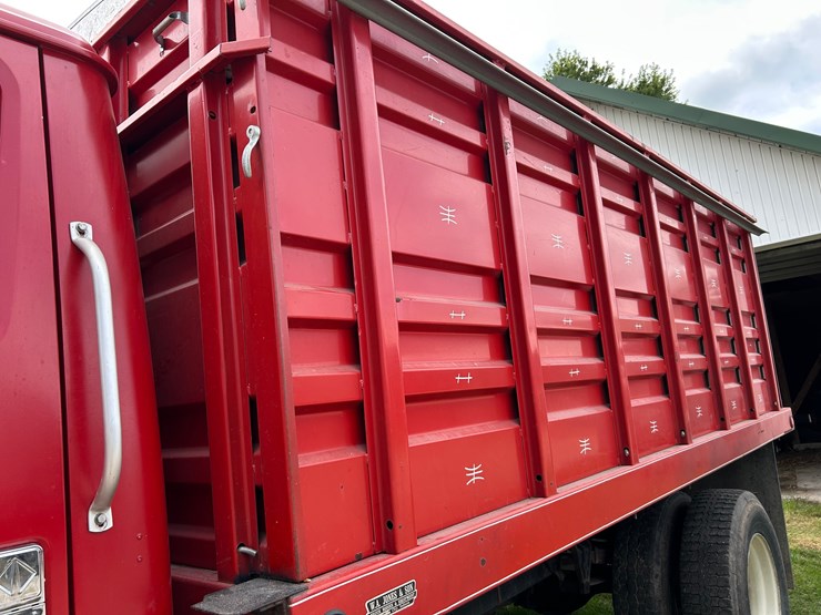 1992-case-ih-4700-image-3