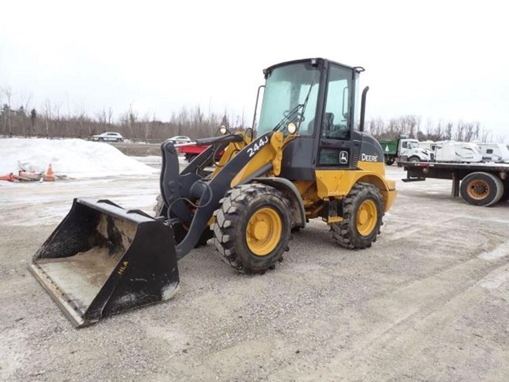 deere-244j-image-1