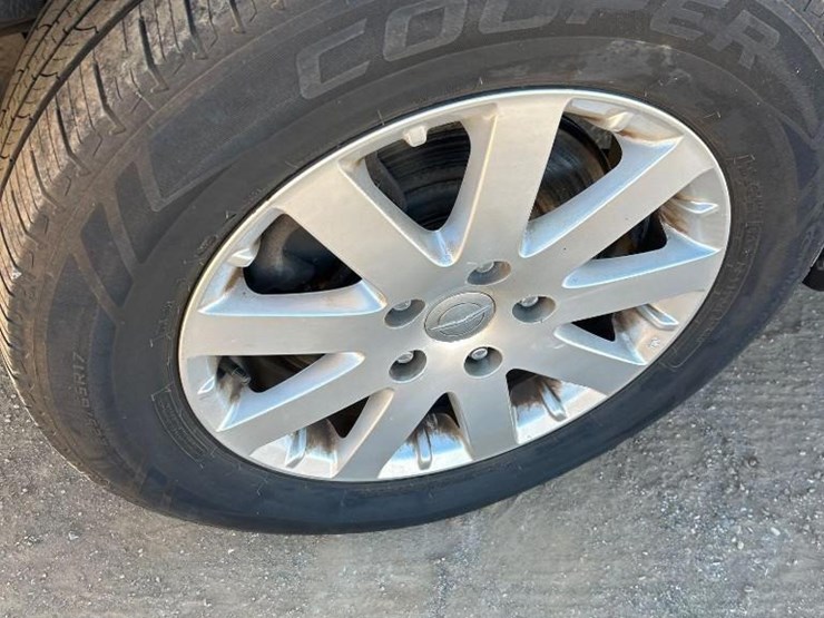 2016-chrysler-town-&-country-image-27