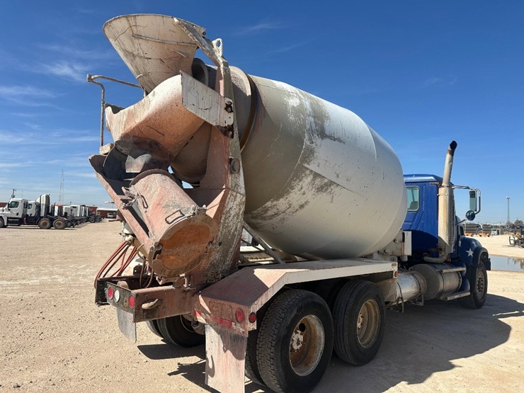 2005-mack-cv713-mixer-truck-image-6
