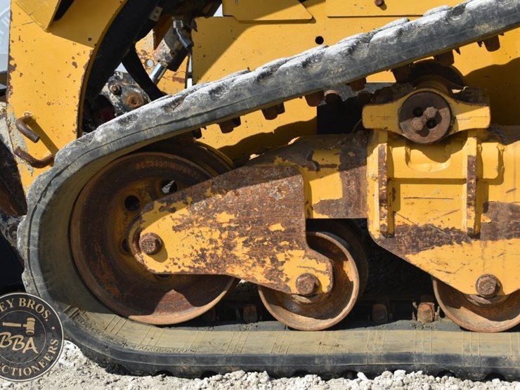 2020-caterpillar-299d3-image-35