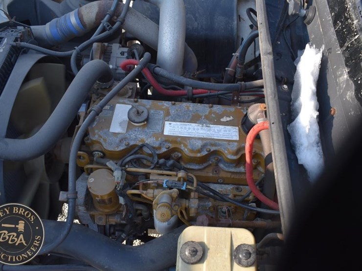 2001-freightliner-fl60-image-18