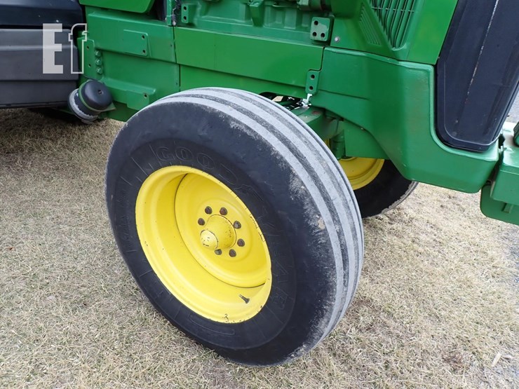 john-deere-8200-image-4