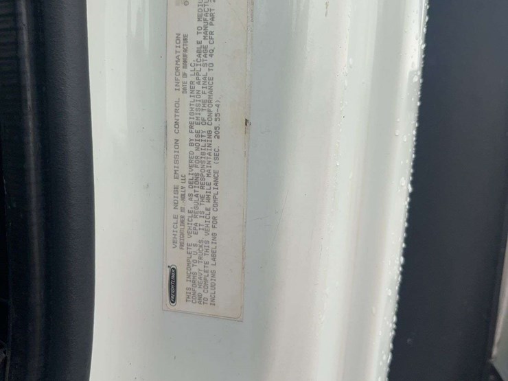 2009-freightliner-business-class-m2-106-image-31