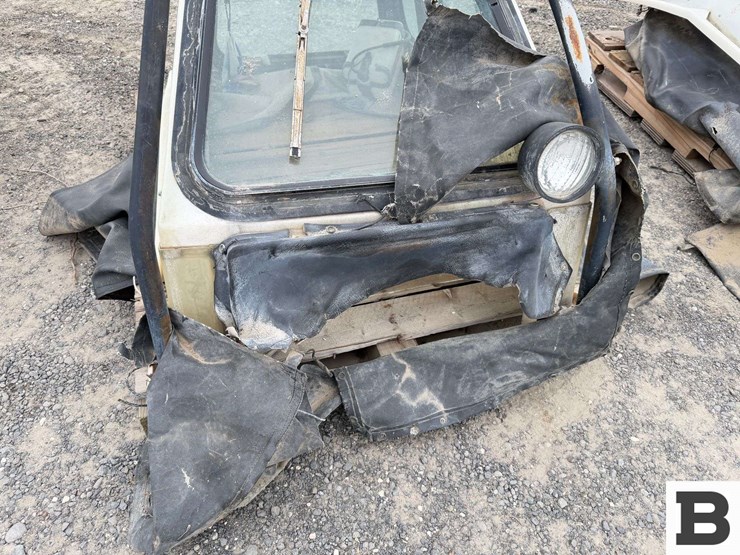 key-dollar-cab-orchard-tractor-cab-image-5