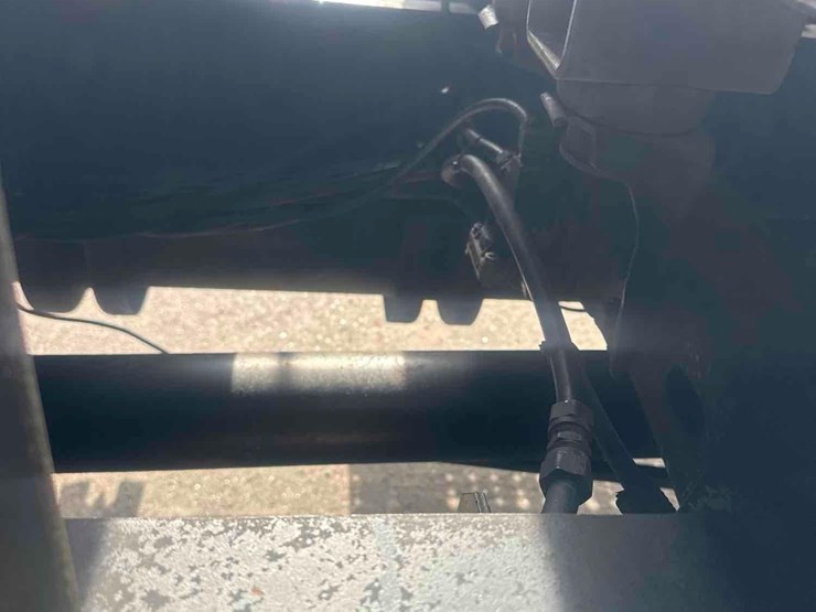 2000-freightliner-fl70-image-32