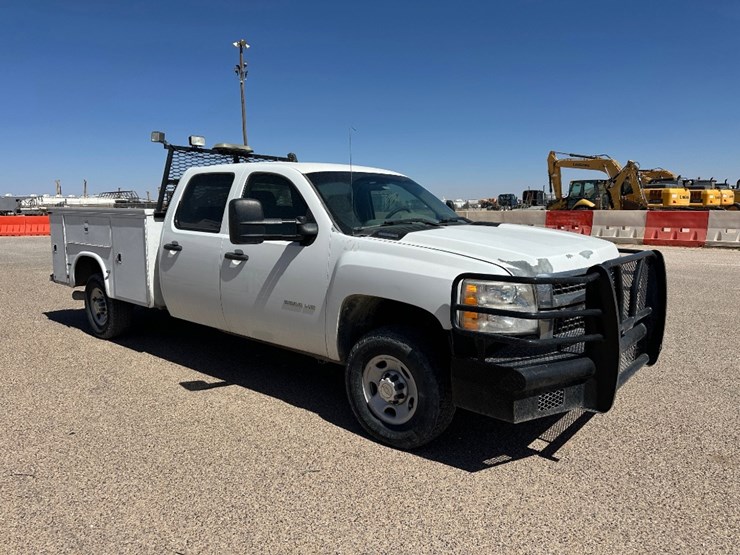 2010-chevrolet-silverado-2500hd-image-3