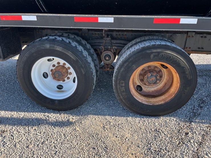 2009-volvo-vhd-bobtail-vacuum-truck-image-13