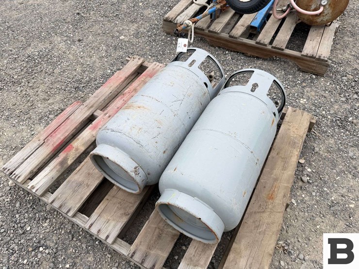 (2)-ul-inc.-industrial-truck-propane-tanks-image-2