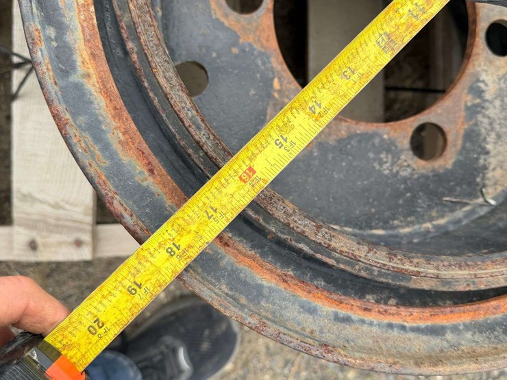 american-farmer-9.00-10sl-tire-and-rim,-28x12.5-15-tire-and-rim,-18"-forklift-rim-image-5