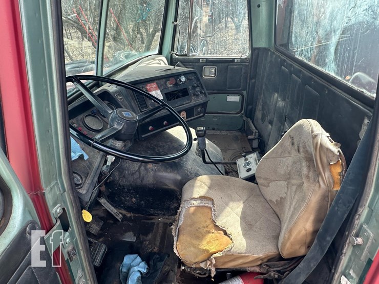 1900-white/gmc-fuel-truck-9618-image-16