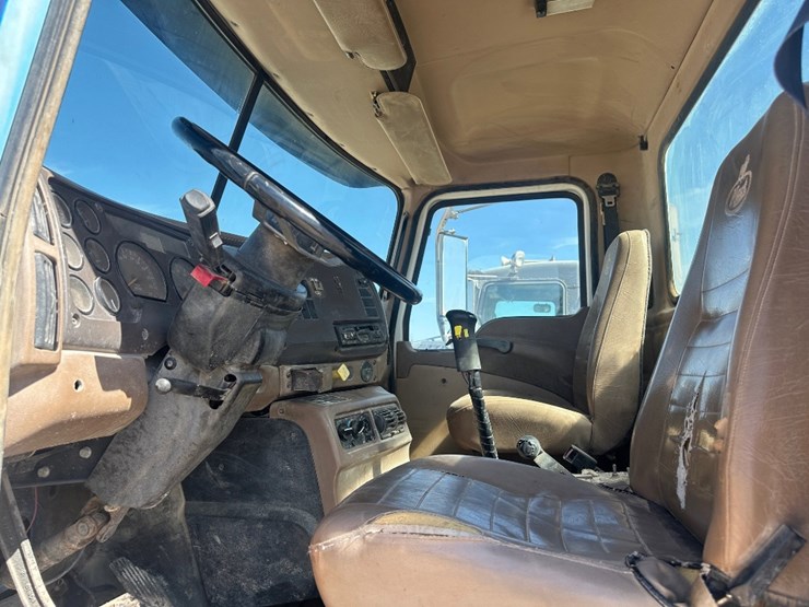 2005-mack-cv713-mixer-truck-image-12