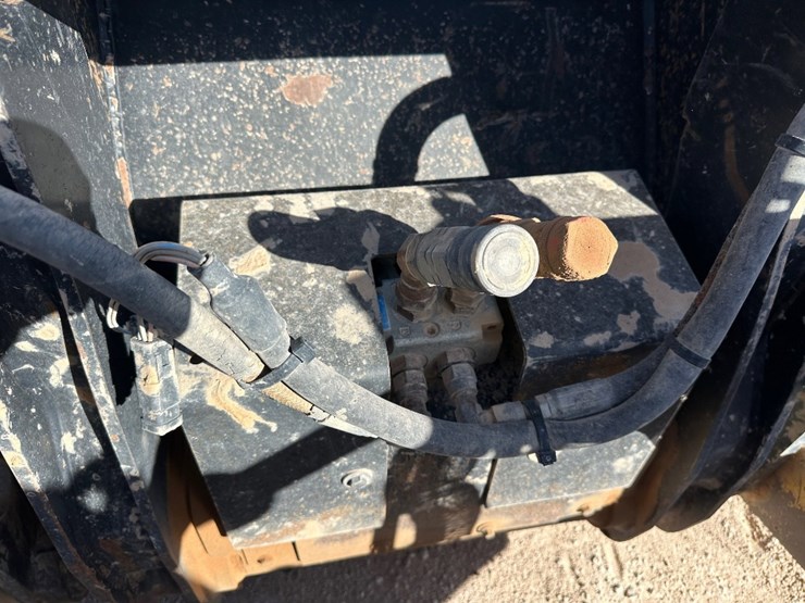 2011-caterpillar-430e-image-8